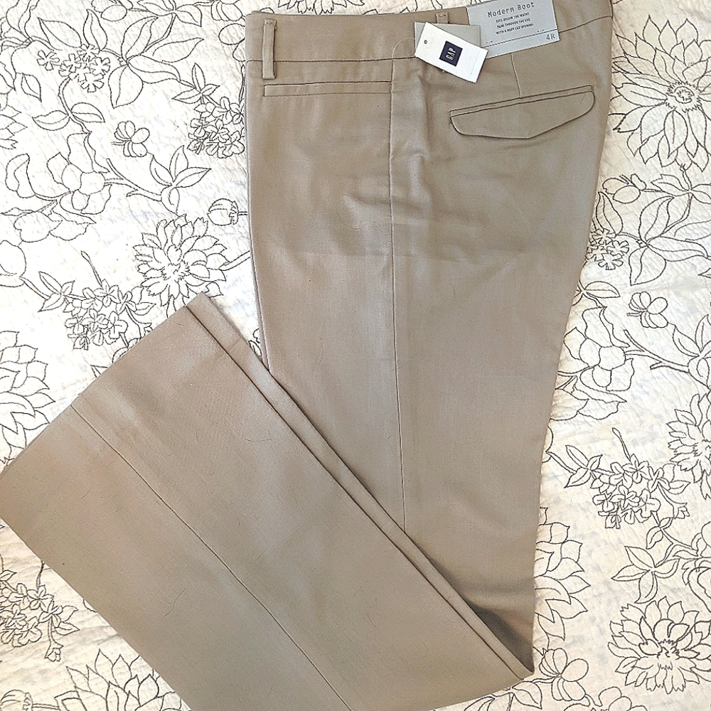 Gap modern boot cut khakis, size 4R NWT